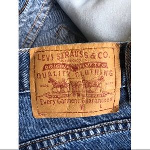 FREE* 🇺🇸 USA-made Levi’s denim shorts medium wash!!!